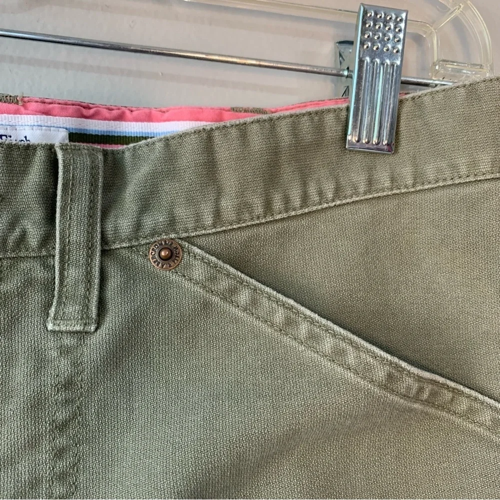 Abercrombie & Fitch cargo style khaki olive short shorts with button fly. Size 2